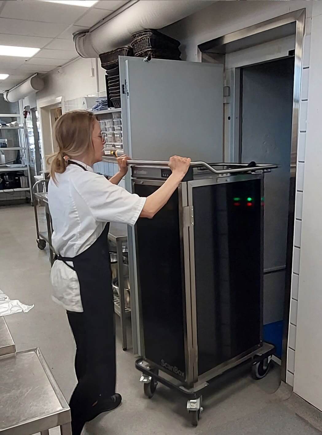 mast lift in industrial kitchen