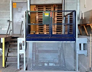 Goods lift for supermarket